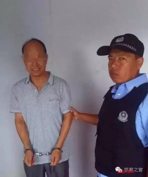 8月9日6時許，邯鄲大名鋪上高速口檢查站執(zhí)勤民警對一輛白色捷達(dá)車進(jìn)行安檢時，車上一名男乘客自稱忘帶身份證，民警遂讓該男子提供其身份證號。經(jīng)核查，該男子為許某良，系涉嫌保險詐騙網(wǎng)上逃犯。該許于5月31日，騙取國家養(yǎng)老保險金12萬余元，被魏縣公安局網(wǎng)上追逃。