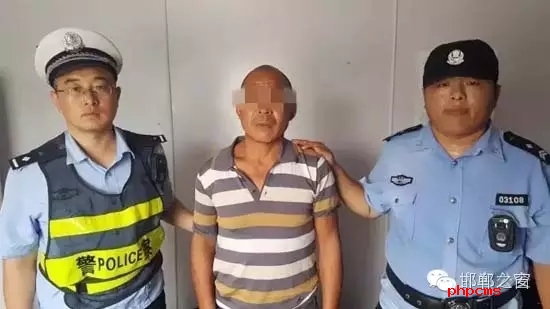 8月12日9時(shí)許，邯鄲大名鋪上高速口檢查站執(zhí)勤民警在對(duì)一輛由魏縣開往北京客車進(jìn)行安檢時(shí)，發(fā)現(xiàn)一名網(wǎng)上逃犯。經(jīng)核查，該男子為王某平，系涉嫌濫伐林木網(wǎng)上逃犯。該王于今年3月份在未有辦理《林木采伐許可證》的情況下，亂砍濫伐林木97棵。